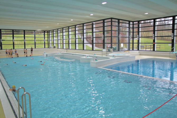 Swimming pool tiles non-slip