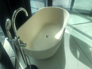 Non-Slip bathtub